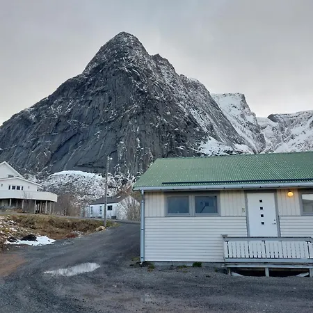 Cozy With Reinebringen Mountain View - Reine, Lofoten