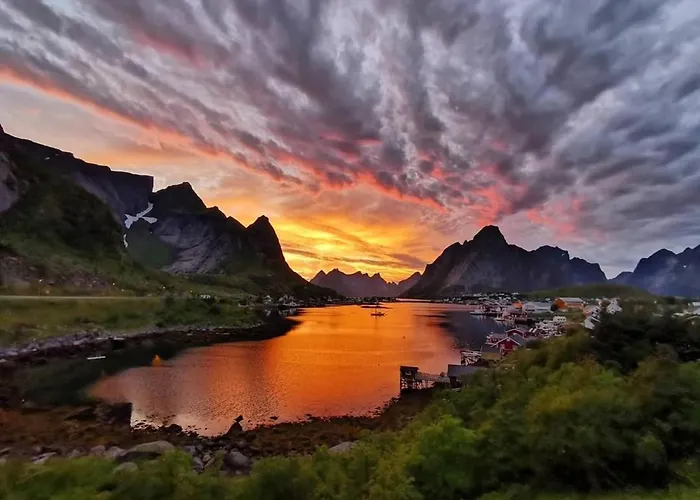 Apartment Cozy With Reinebringen Mountain View - Reine, Lofoten *