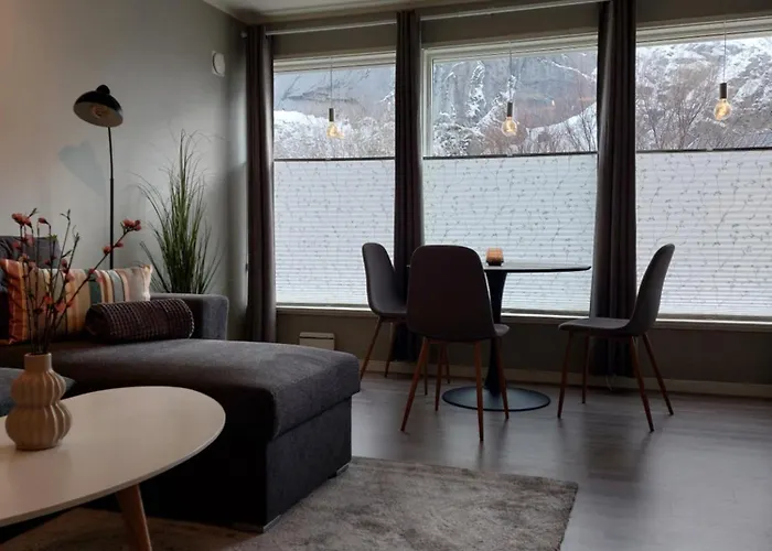 Cozy With Reinebringen Mountain View - Reine, Lofoten Apartment Reine