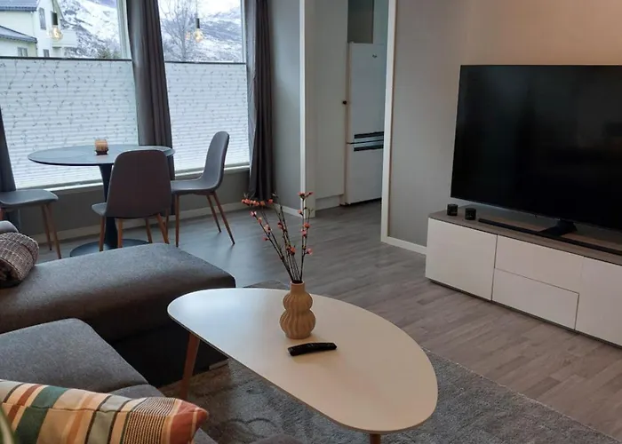 Cozy With Reinebringen Mountain View - Reine, Lofoten Apartment *