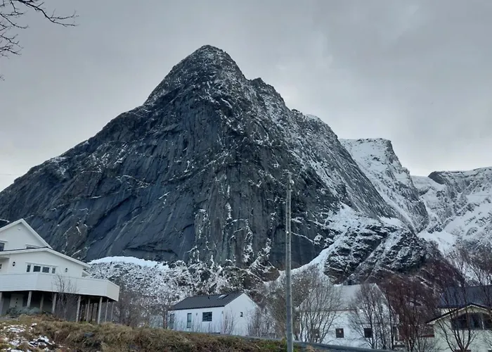 Daire Cozy With Reinebringen Mountain View - Reine, Lofoten Reine